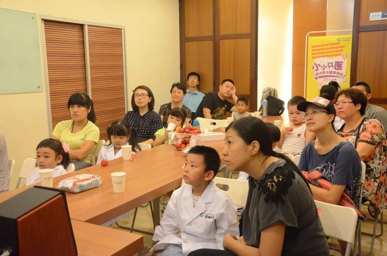 寶寶游泳,嬰兒游泳,親子游泳,樂(lè)游寶寶親子游泳,小孩兒游泳
