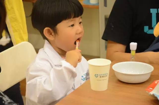 寶寶游泳,嬰兒游泳,親子游泳,樂(lè)游寶寶親子游泳,小孩兒游泳